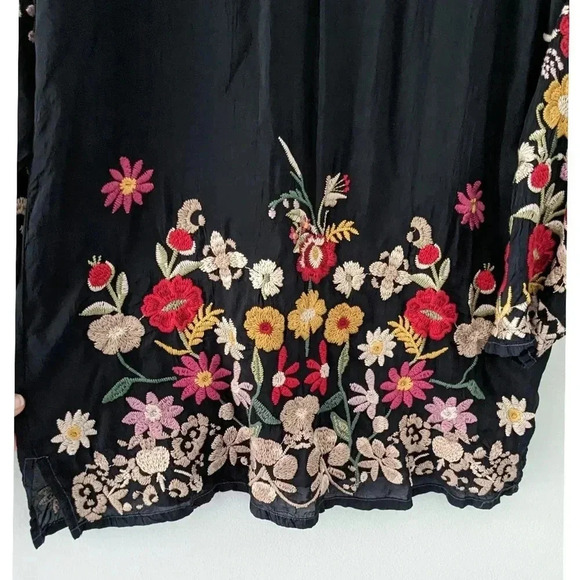 Johnny Was Edith Floral Embroidered Tunic - Picture 4 of 9